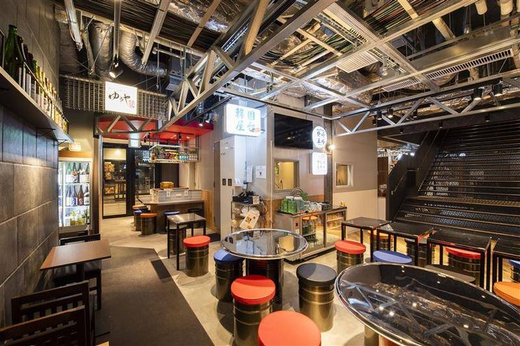 スタジアム横バル街