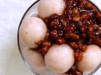 材料たったの3つでいちご白玉のレシピ。むずかしい工程は一切なし