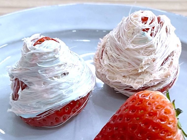 溶かしたマシュマロを絡めたいちご