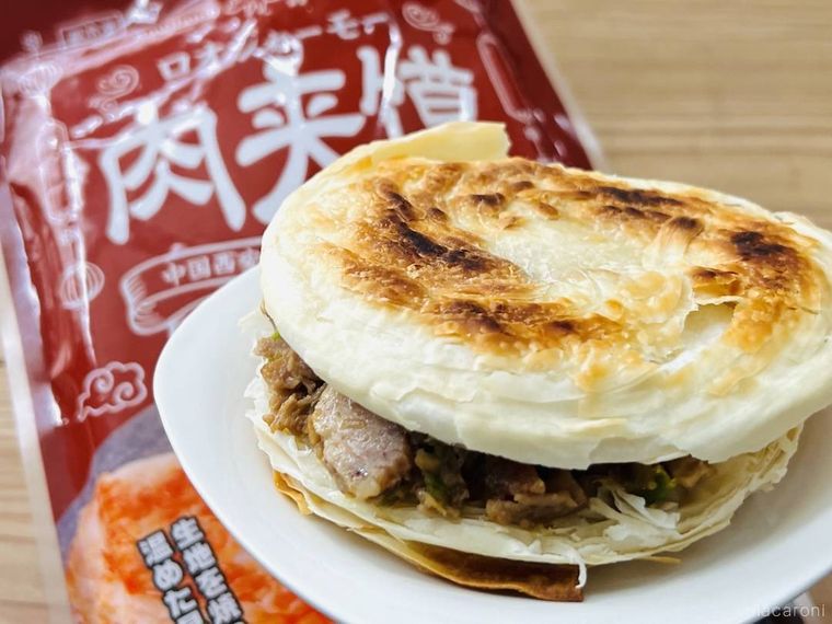 業務スーパーのロオジャーモーを白い皿に盛り付けた様子