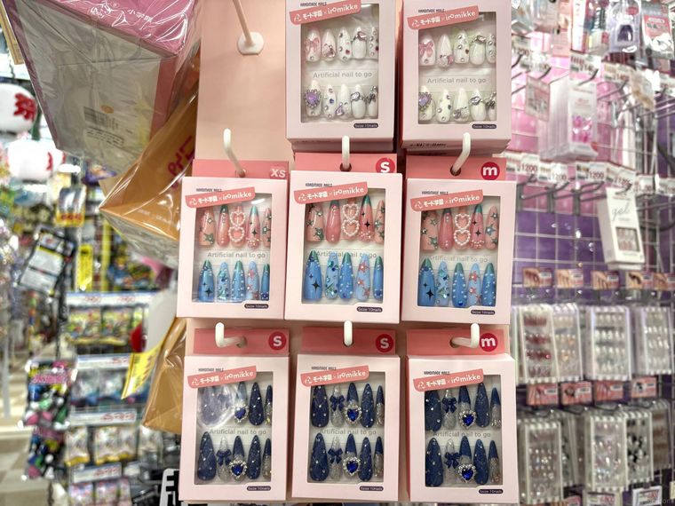 ドン・キホーテ 中目黒本店のネイルチップ売り場