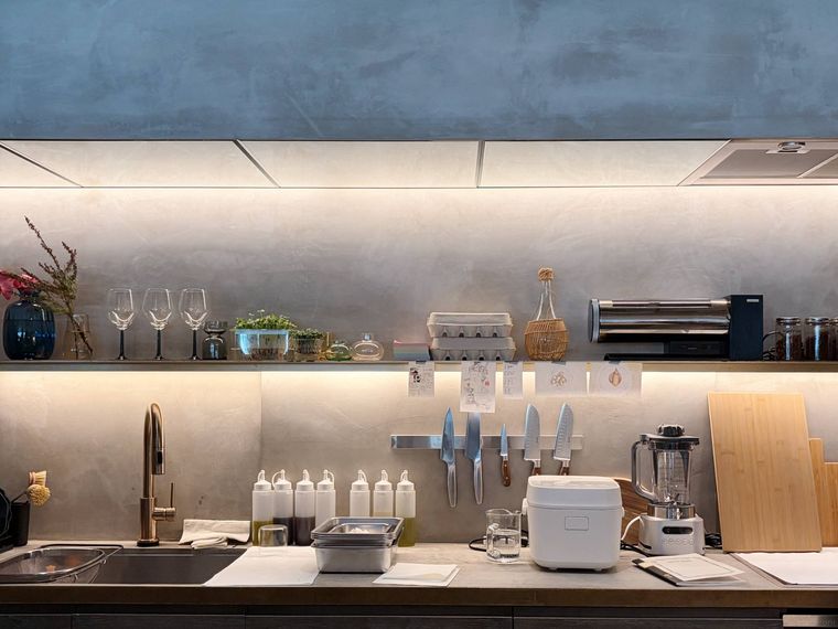 イケアのキッチンツールが並んだキッチン