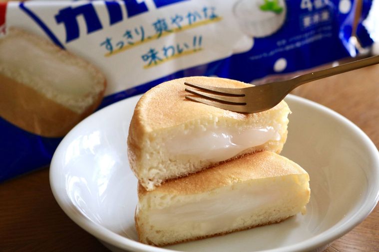 クリームが溢れている今川焼