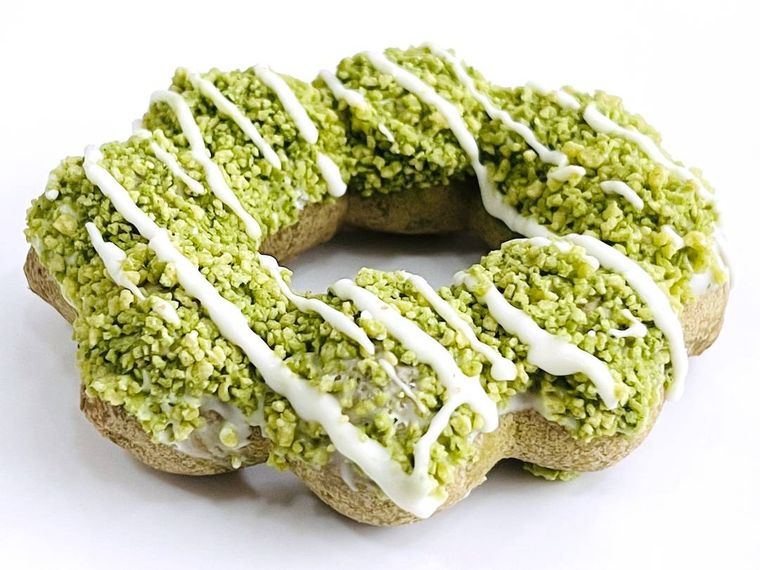 ミスタードーナツのポン・デ・ザク宇治抹茶ミルク風をパッケージから出した様子