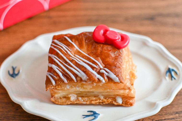 お皿にのったミルフィーユパイ