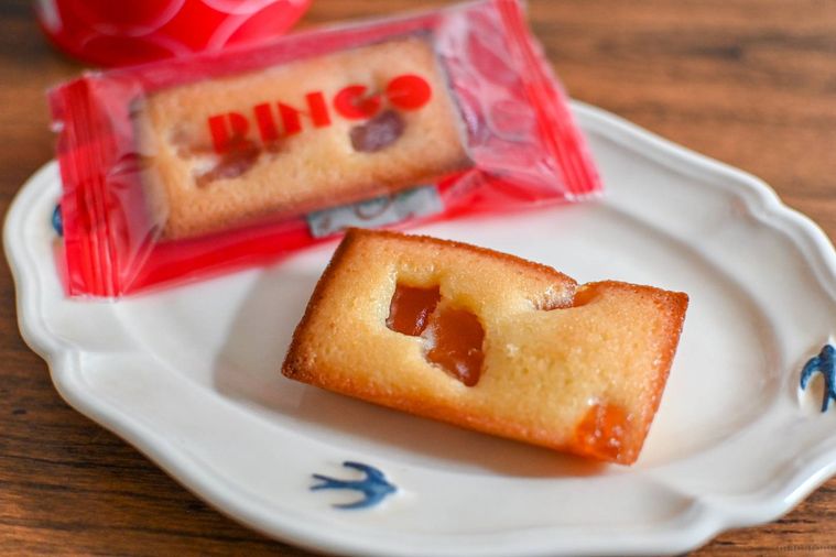 お皿にのったフィナンシェ