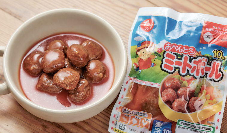ミートボールのパッケージとお皿に盛り付けたミートボール