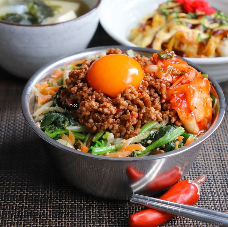 器に盛られた簡単ビビンバ