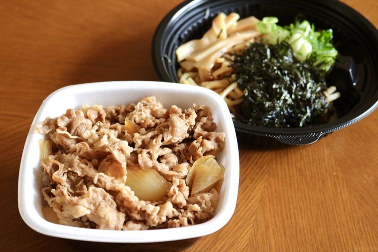 吉野家の新商品牛丼・油そばセット