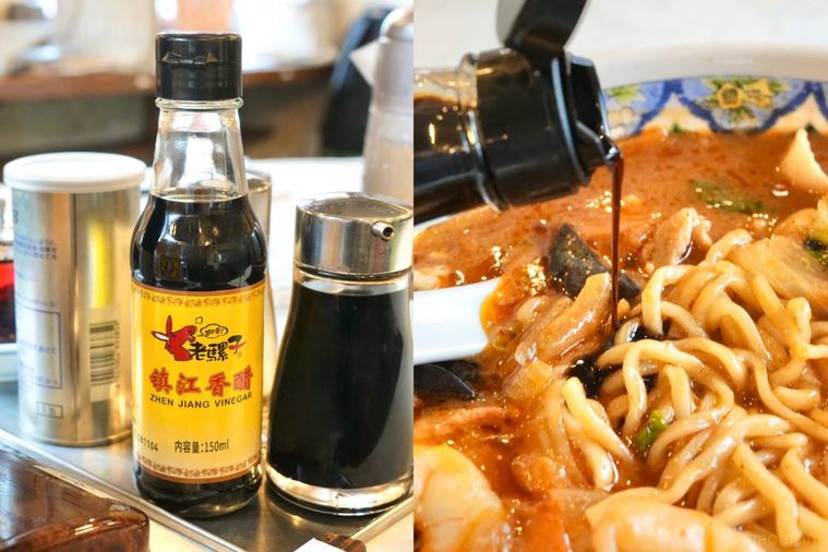 黒酢の瓶と麻辣麺にかける様子