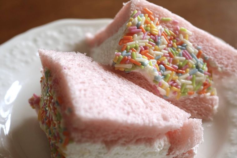 よくばりサンド カラーチョコホイップサンドの断面