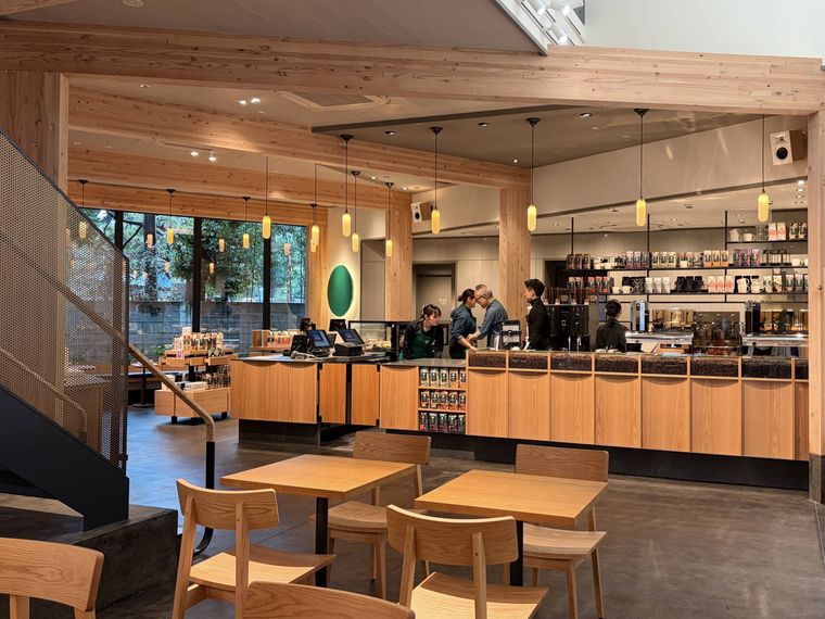 スターバックス カフェアートギャラリー 谷中御殿坂の店内