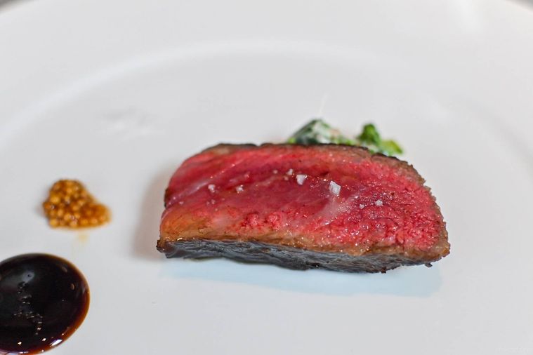 肉料理のアップ