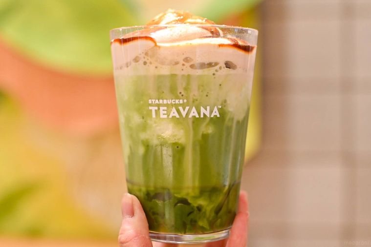 フラペチーノを持っているところ