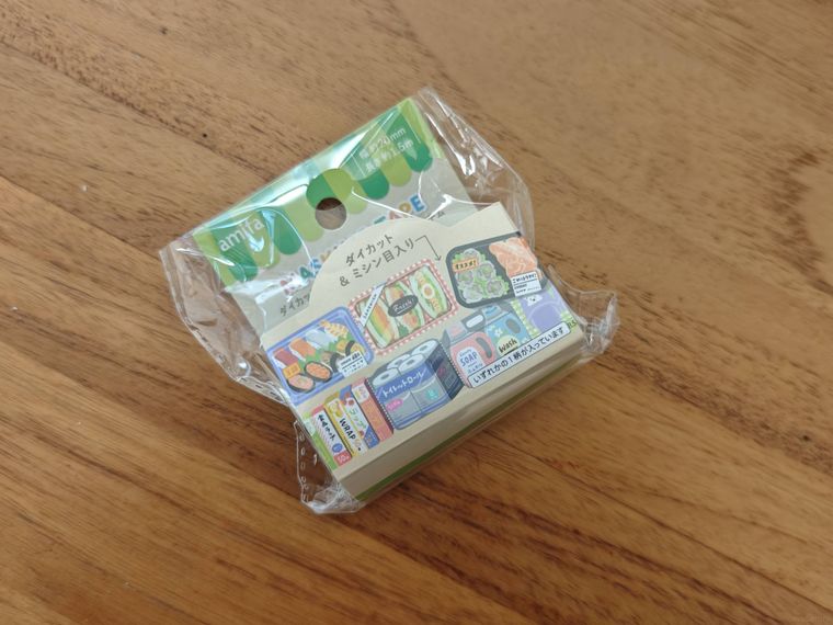 ダイカットマスキングテープ フードアイテムが机の上に置いてある