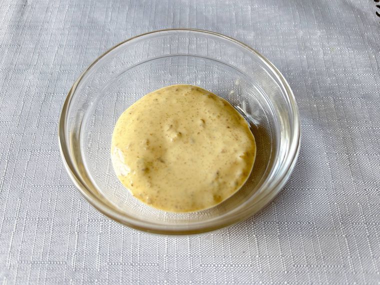 器に入ったごまドレッシング