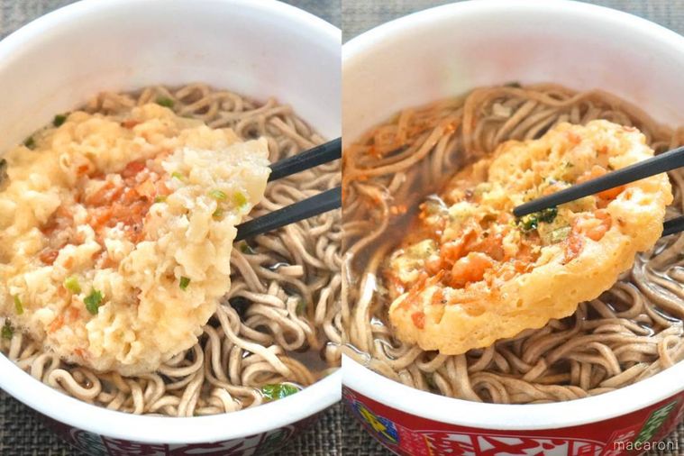 カップ天ぷらそばの具材の天ぷらを黒い箸で持ち上げる様子の比較