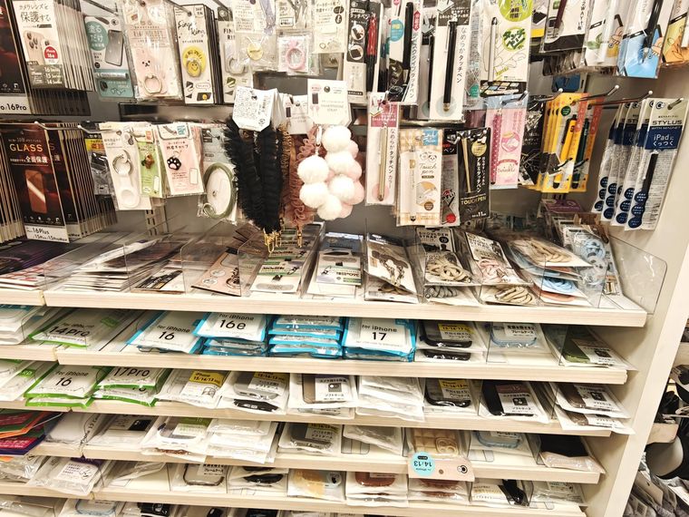 セリアのスマホショルダー売り場