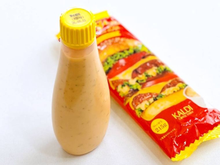 カルディのバーガーソースディップをパッケージから出した様子