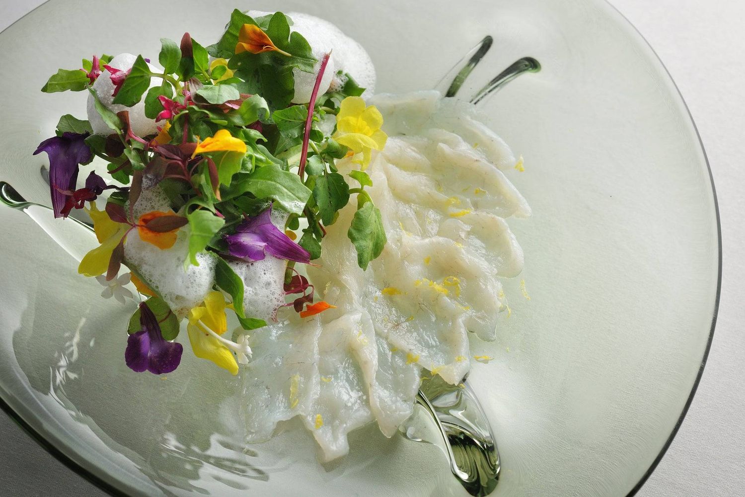 1. ふぐのカルパッチョ 柑橘のスキューマ