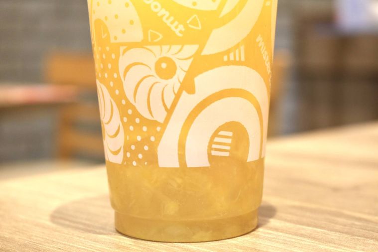 黄色のフルーツティ