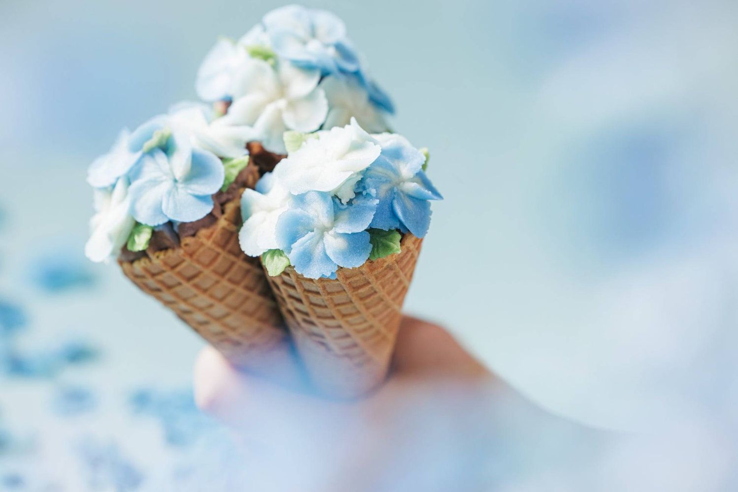 2. 花束のようなオリジナルスイーツネモフィラブーケアイス