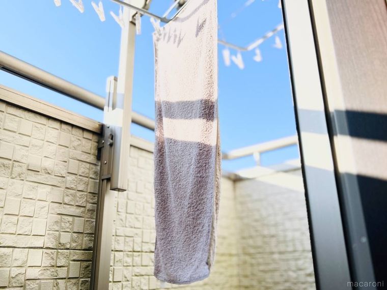 タオルを天日干ししている様子