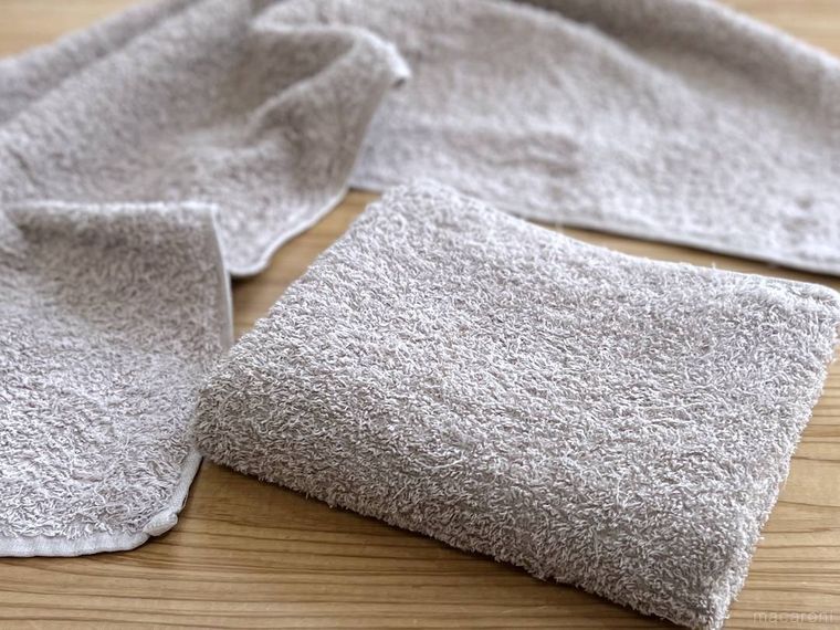 2枚のタオルが置かれている様子