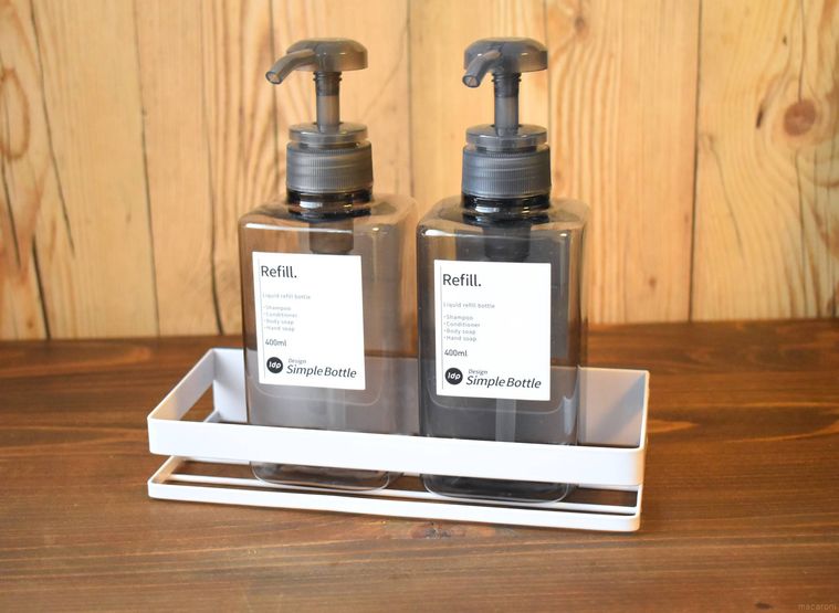 マグネットラックにシャンプーボトル2個を置いたところ