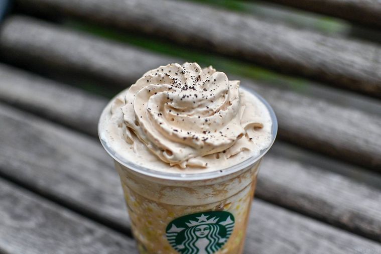 ドリンクのホイップクリームのアップ