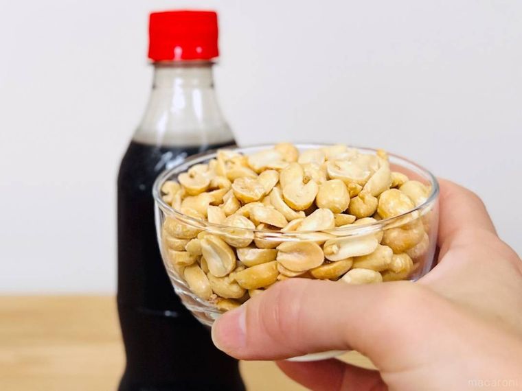 コーラとピーナッツ