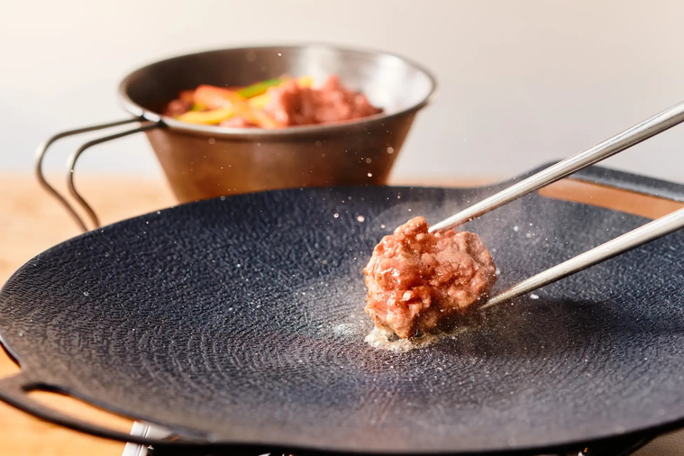 ファームレストランの千本松牧場牛100 ちぎりハンバーグ