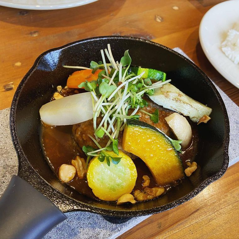 カフェ ファシルの米麹シャリアピンソース ハンバーグ