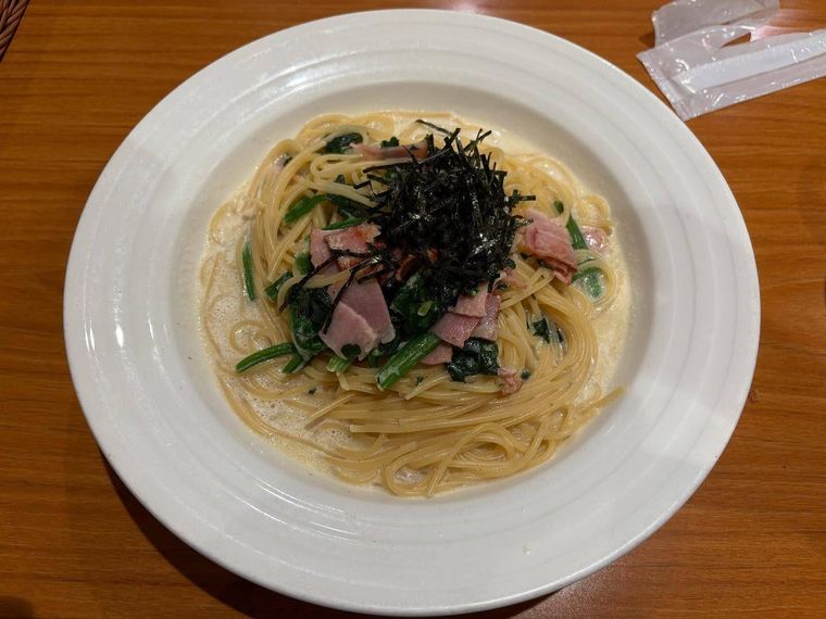 ピエトロ次郎丸店のベーコンとほうれん草