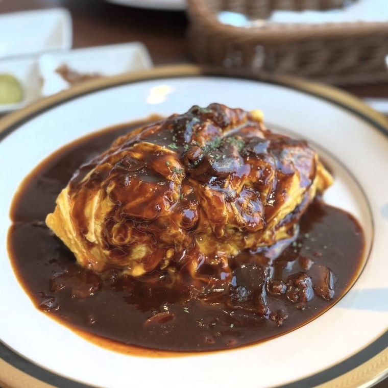 デミグラスソースのかかったオムライス