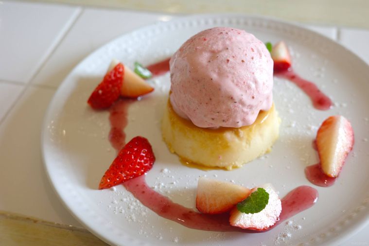 苺アイスをのせた甘酒プリン