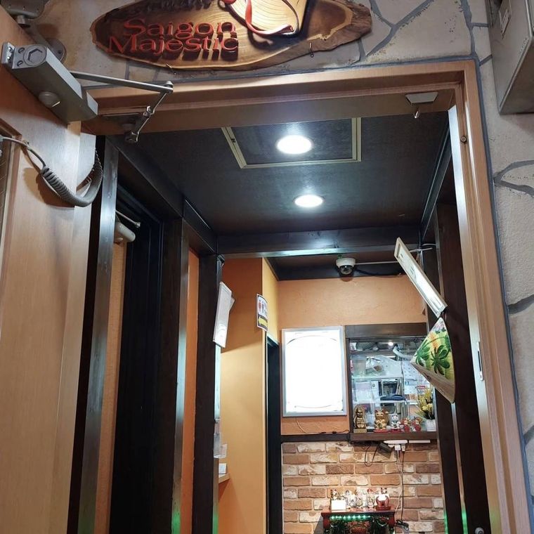 ウッディでエスニックな雰囲気ただよう外観