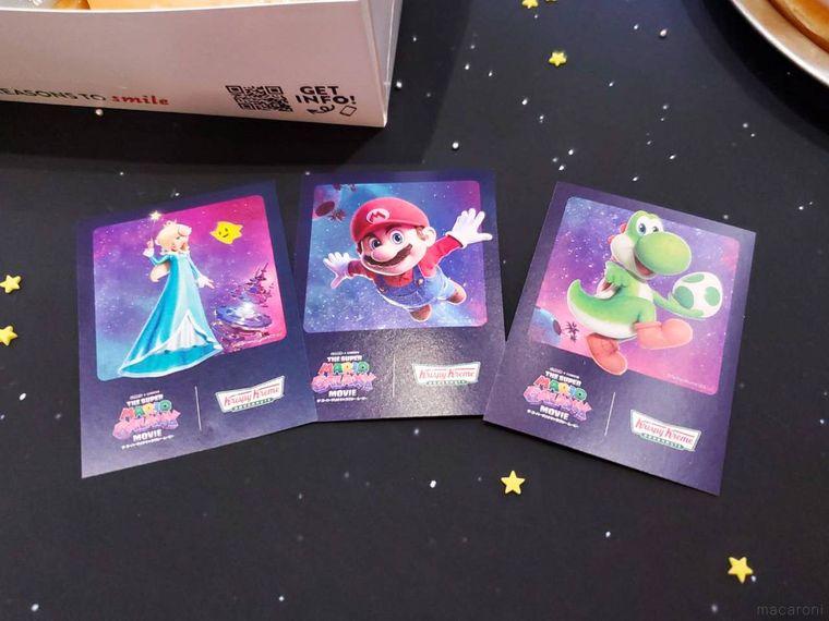 スーパーマリオコラボBOX 購入者限定ステッカー3種が並んでいる