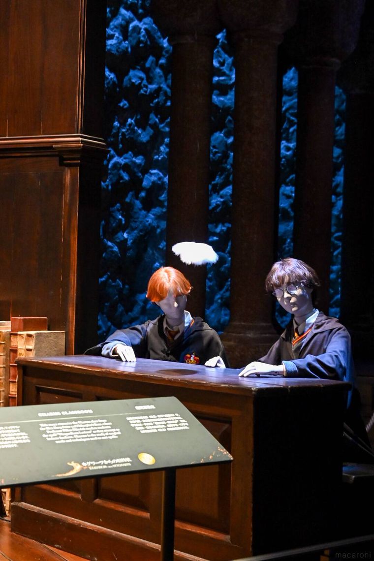 授業を受ける生徒の模型