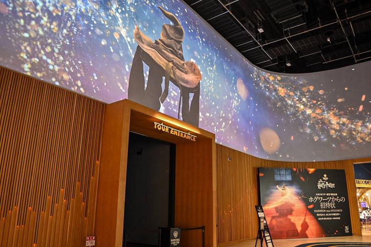 施設のエントランス