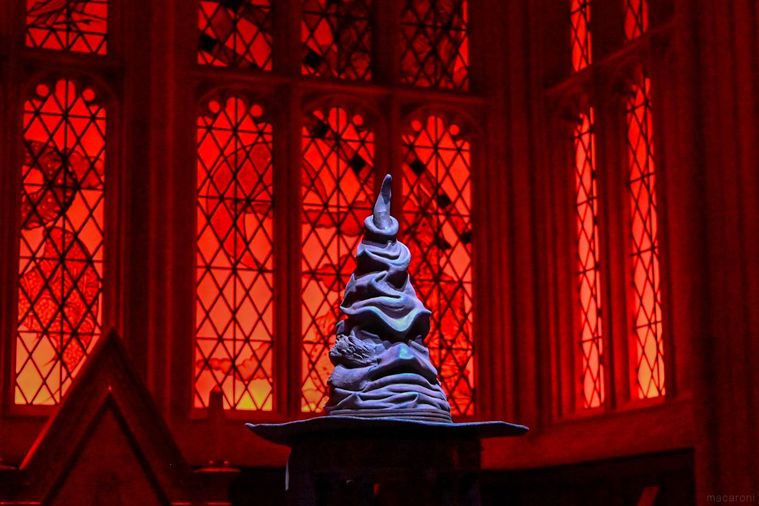 組分け帽子と赤いライト