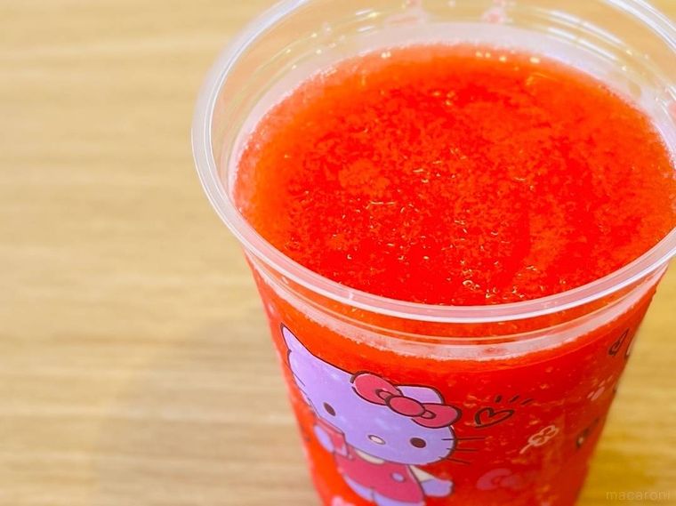 マクドナルドのハローキティのジューシーいちごスムージー
