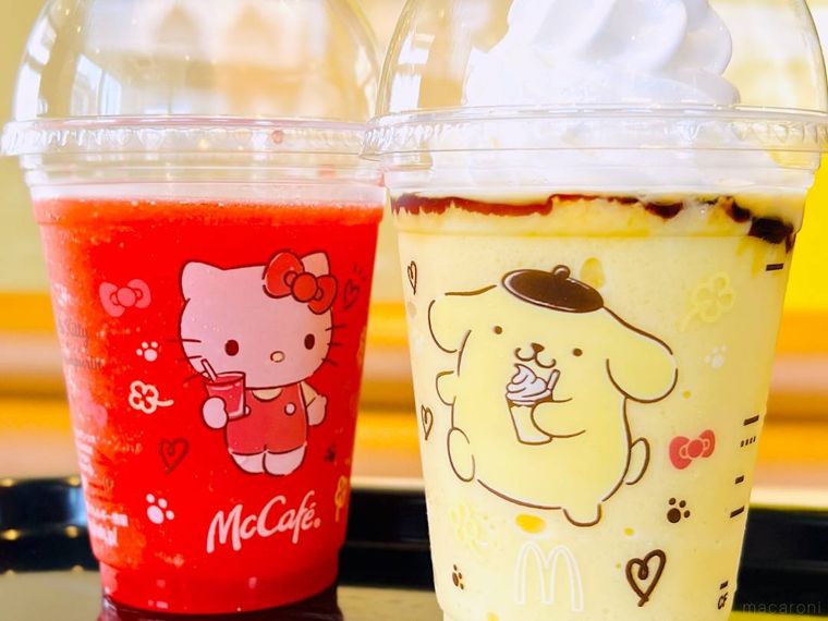 ハローキティのジューシーいちごスムージーとポムポムプリンのクリーミープリンフラッペ