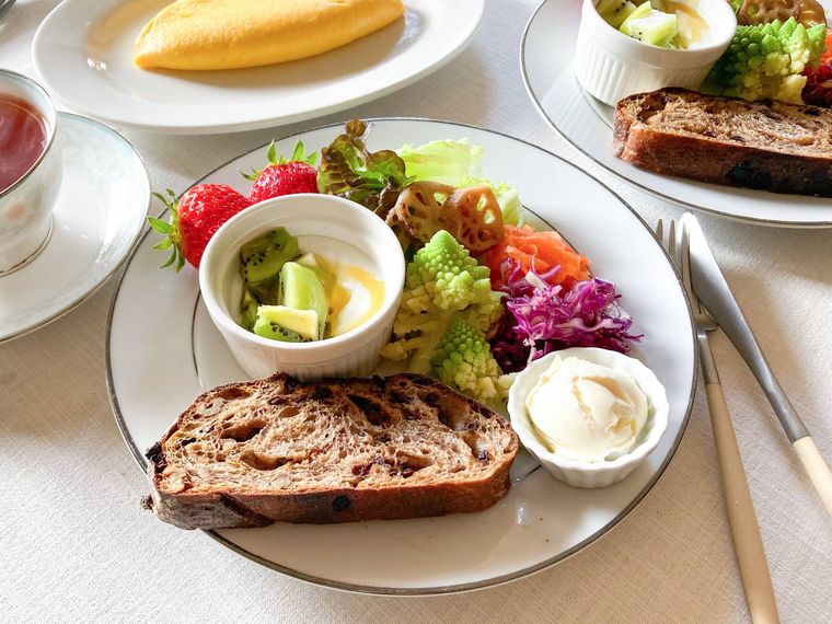 朝ごはんが並ぶテーブル