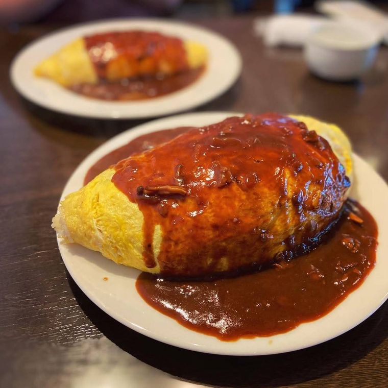 デミグラスソースがかかったオムライス