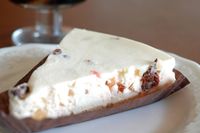 噂通り600円以下とは思えない。コメダのカッサータはどこを食べてもドライフルーツがごろごろ