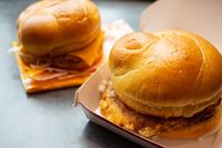 マクドナルド新作チキンタツタを食べ比べ発売35周年の今年は機動戦士ガンダムコラボ