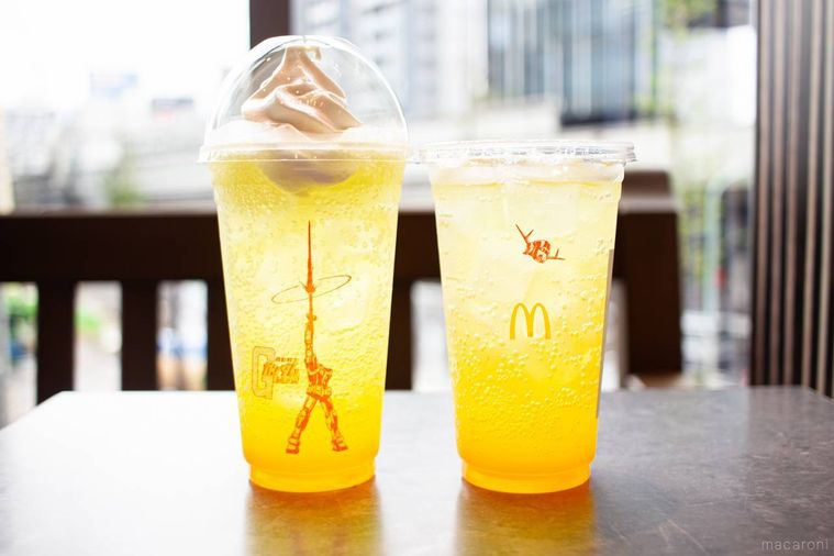 マクドナルドマックフィズ 和かんきつヨーグルトとマックフロート 和かんきつヨーグルトが並んでいる