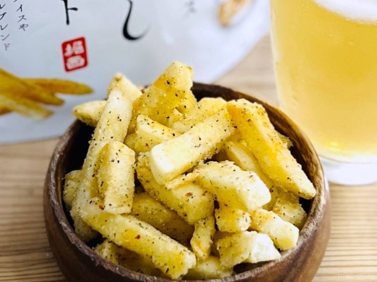 ほりにしポテトを木の器に盛り付けた様子