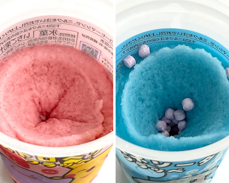 ファミリーマートのストロベリーフラッペとラムネソーダフラッペを開封した様子